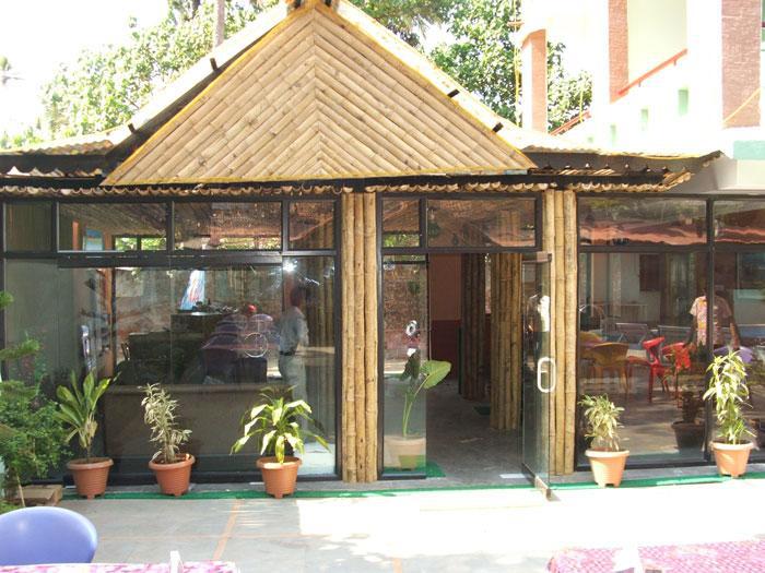 Oyo 7216 Kris Resort Goa Exterior foto